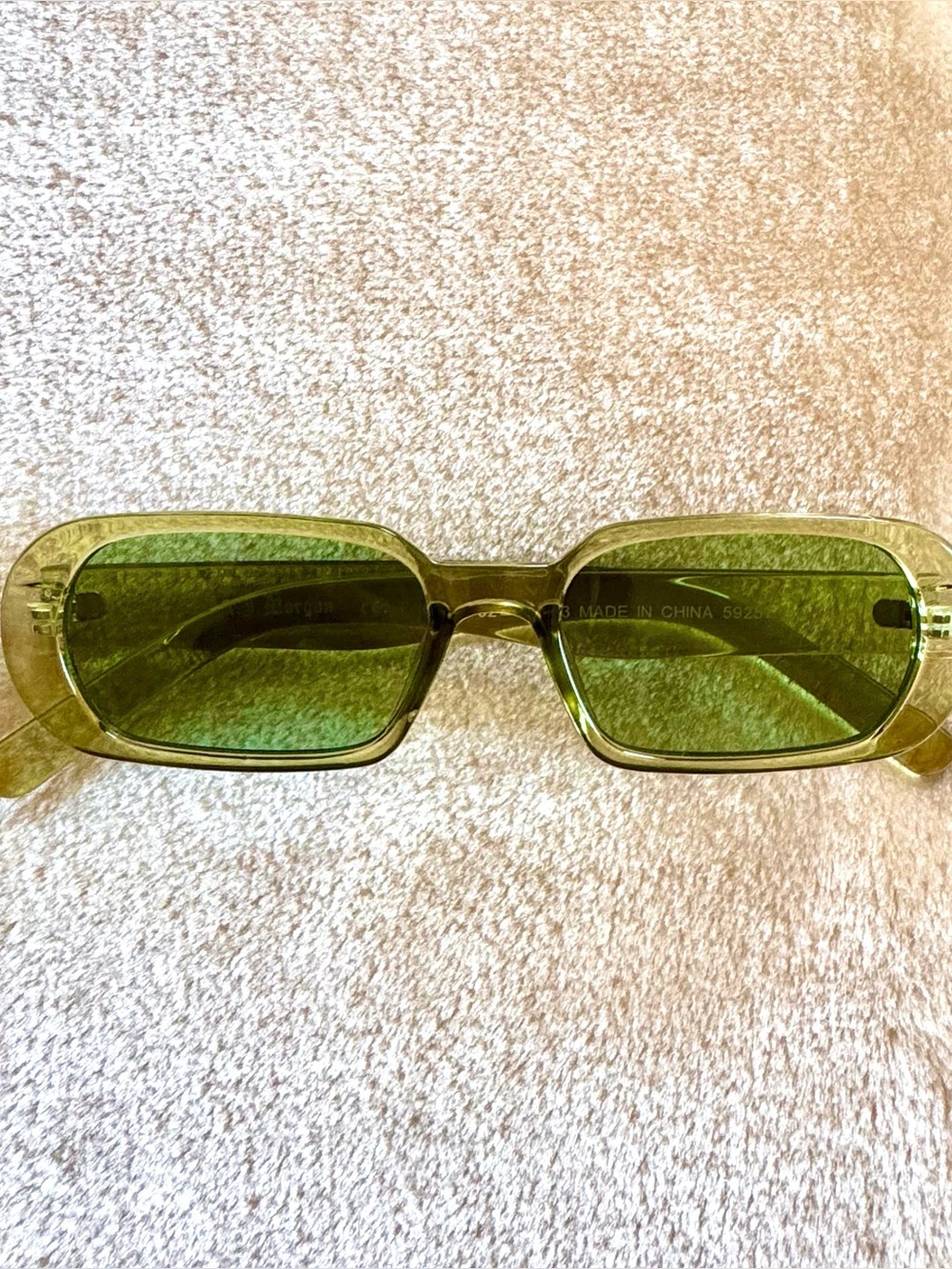 Y2K-Style Green Rectangular Sunglasses